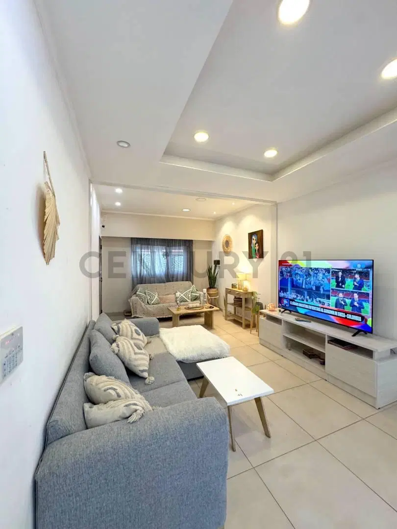 Casa moderna de 2 dormitorios con piscina y vestidor 8