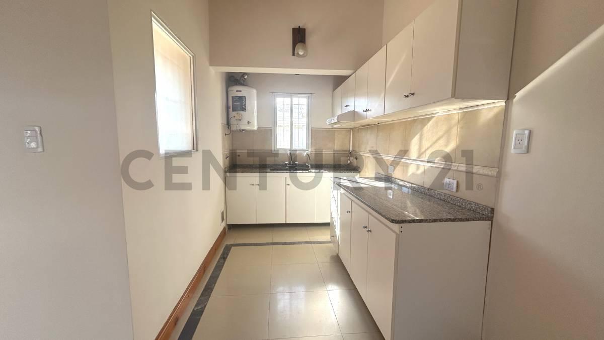 Foto de Casa de 2 Dormitorios, Patio, cochera para dos autos. VENADO TUERTO, imagen 2