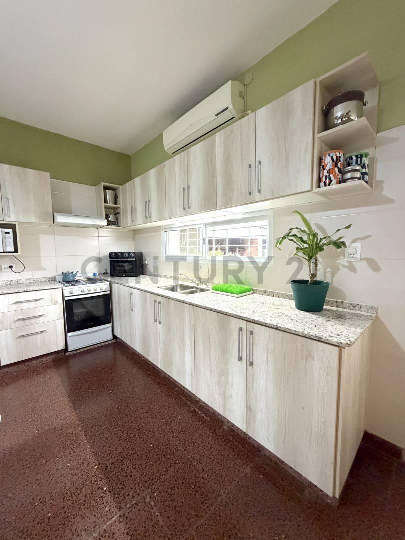 Foto de Casa céntrica de 2 dormitorios con patio y terraza. VENADO TUERTO, imagen 2