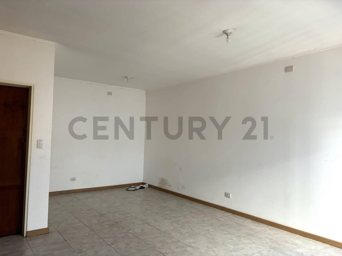 Foto de MONOAMBIENTE EN PRIMER PISO - EXCELENTE UBICACIÓN -VENADO TUERTO, imagen 2