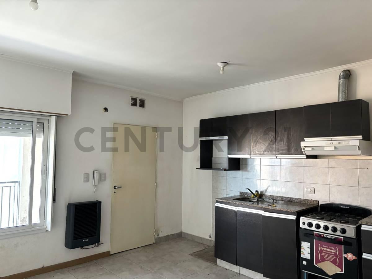 Foto de MONOAMBIENTE EN PRIMER PISO - EXCELENTE UBICACIÓN -VENADO TUERTO, imagen 4