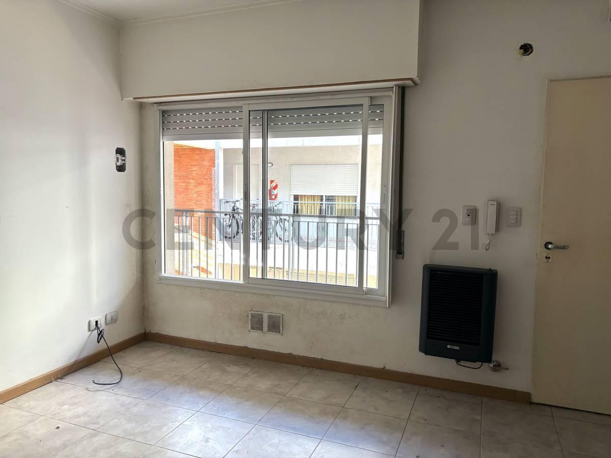Foto de MONOAMBIENTE EN PRIMER PISO - EXCELENTE UBICACIÓN -VENADO TUERTO, imagen 3