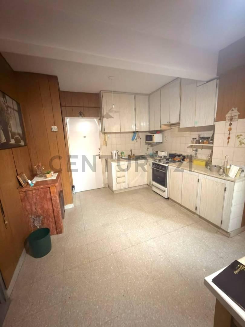Foto de AMPLIO DEPARTAMENTO DE 3 DORMITORIOS EN PLENO CENTRO - VENADO TUERTO, imagen 3