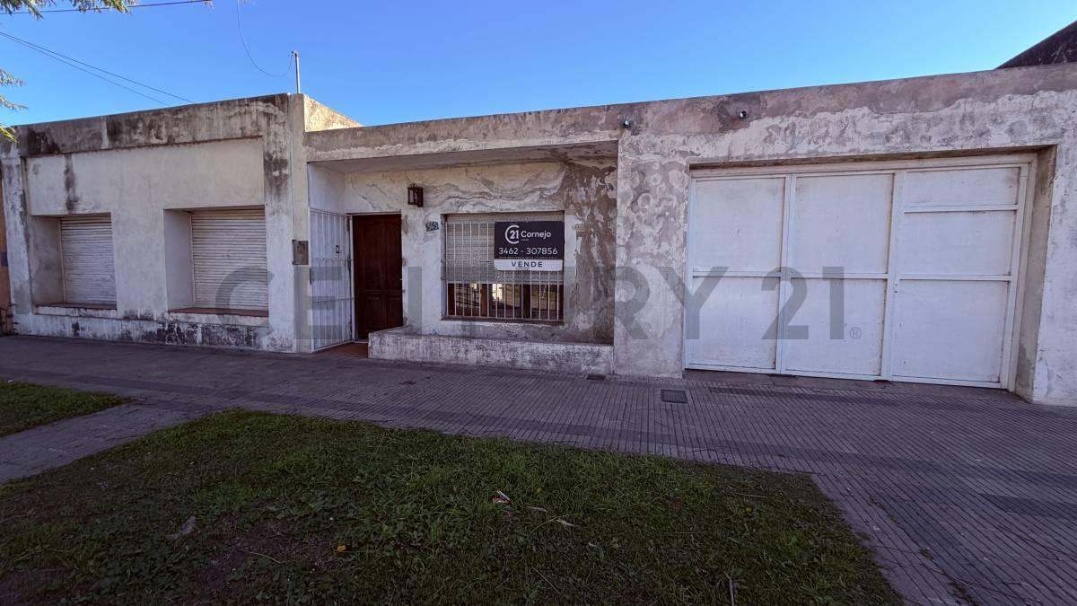 Foto de OPORTUNIDAD | CASA A RECICLAR CON GRAN POTENCIAL - VENADO TUERTO, imagen 1