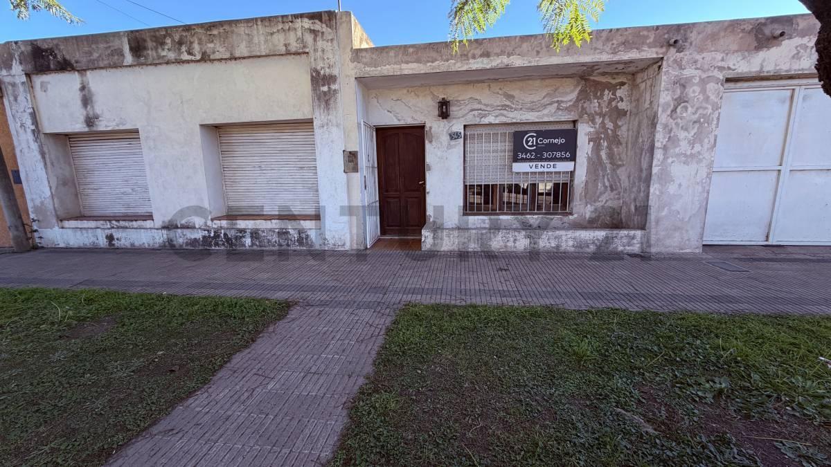 Foto de OPORTUNIDAD | CASA A RECICLAR CON GRAN POTENCIAL - VENADO TUERTO, imagen 2