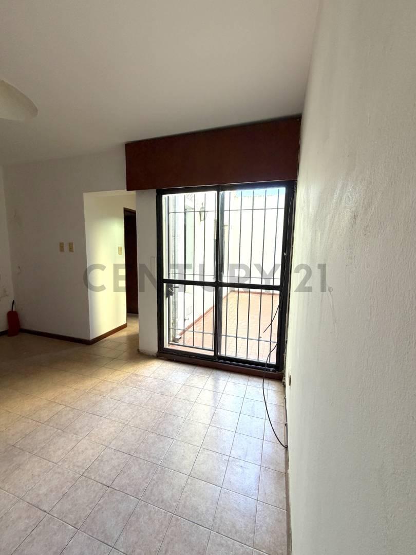 Foto de Departamento de 1 dormitorio con patio seco excelente ubicación.VENADO, imagen 5