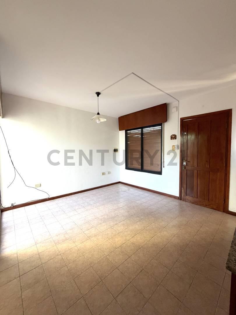 Foto de Departamento de 1 dormitorio con patio seco excelente ubicación.VENADO, imagen 4