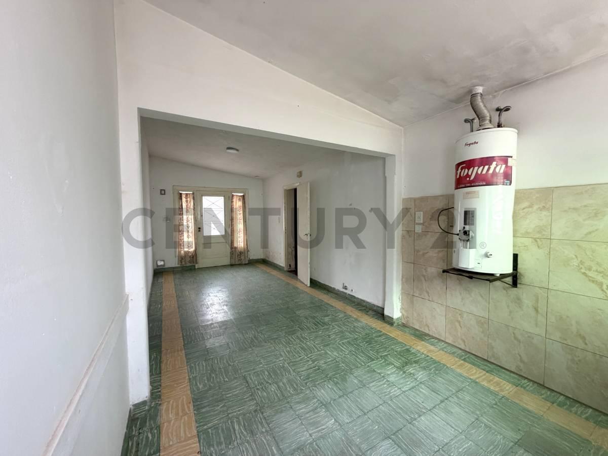 Foto de Casa 2 dormitorios - 5 ambientes - Con potencial de renovación. VENADO, imagen 2