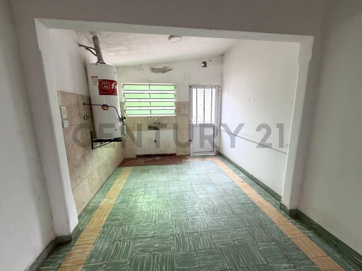 Foto de Casa 2 dormitorios - 5 ambientes - Con potencial de renovación. VENADO, imagen 5