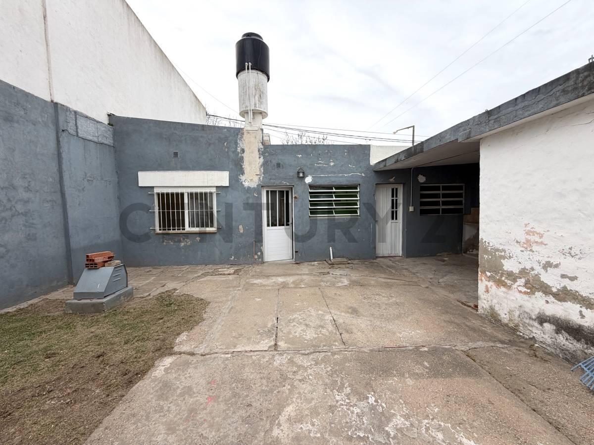 Foto de Casa 2 dormitorios - 5 ambientes - Con potencial de renovación. VENADO, imagen 3