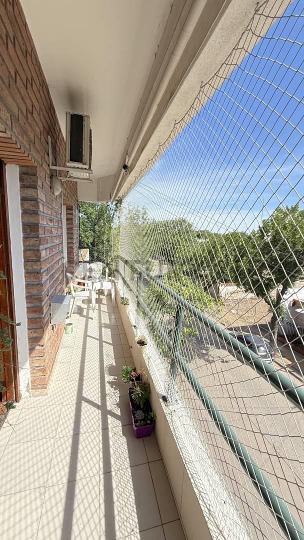 Foto de DEPARTAMENTO 3 DORMITORIOS Y COCHERA. CON ALMA DE CASA EN PLENO CENTRO, imagen 5