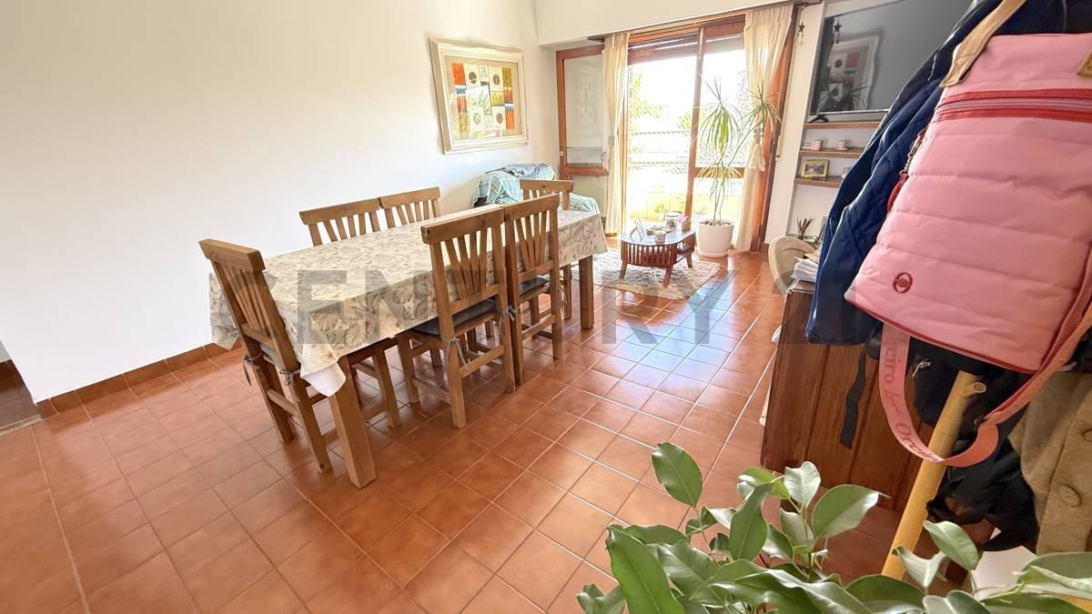 Foto de DEPARTAMENTO 3 DORMITORIOS Y COCHERA. CON ALMA DE CASA EN PLENO CENTRO, imagen 2