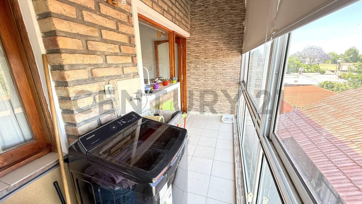 Foto de DEPARTAMENTO 3 DORMITORIOS Y COCHERA. CON ALMA DE CASA EN PLENO CENTRO, imagen 3