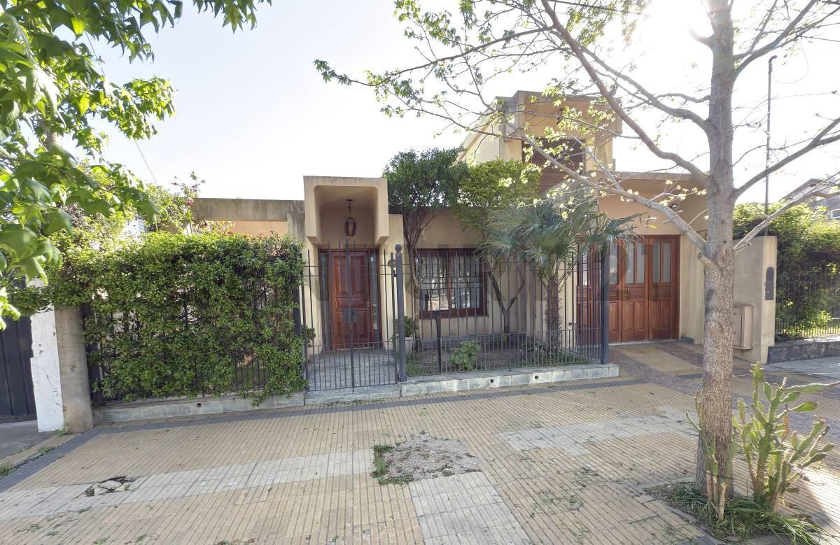 Foto de Hermosa casa de tres habitaciones, con pileta y jardín en zona Sagrado, imagen 3