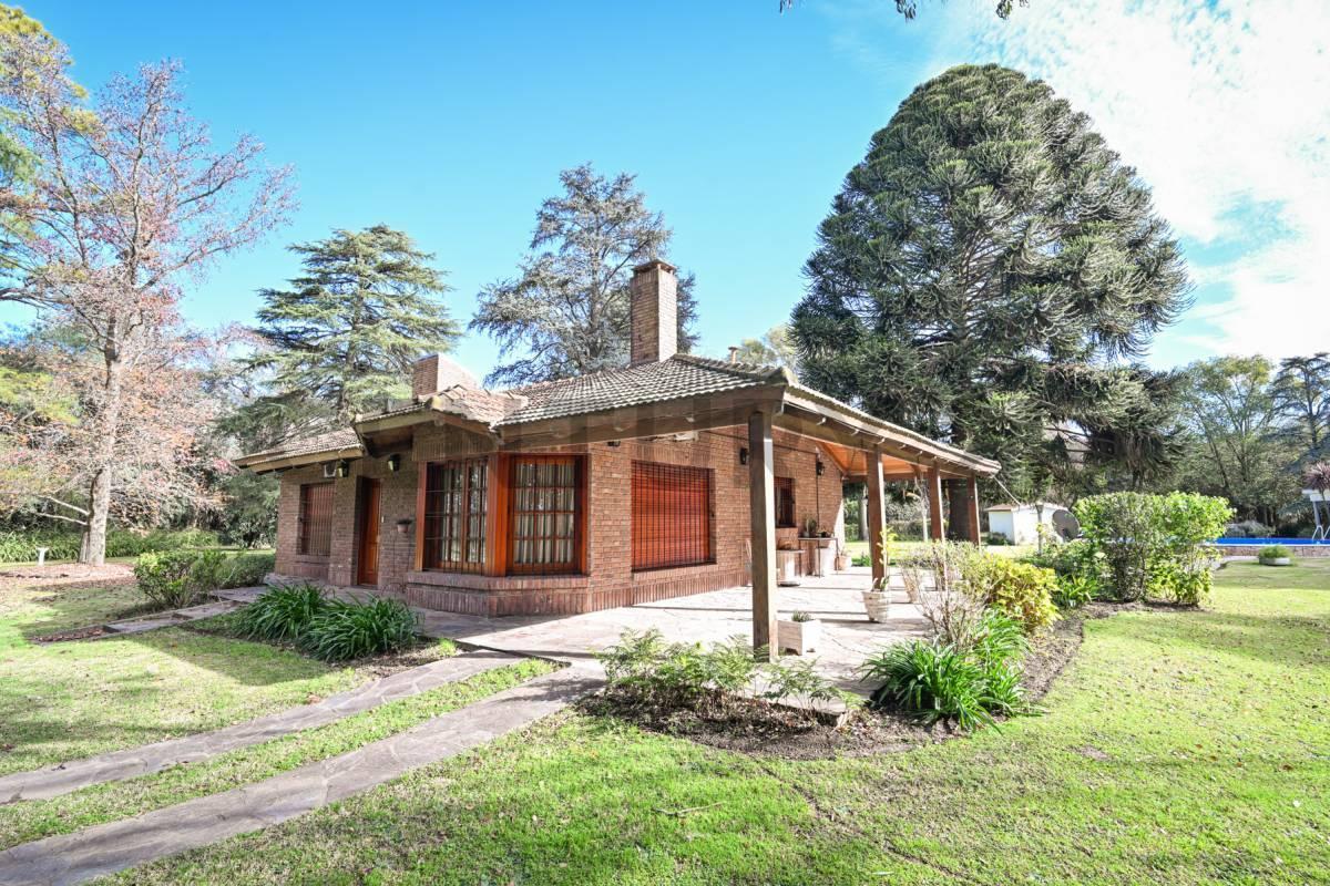 Foto de Exclusiva Casa Quinta con amplio parque, pileta y quincho, imagen 2