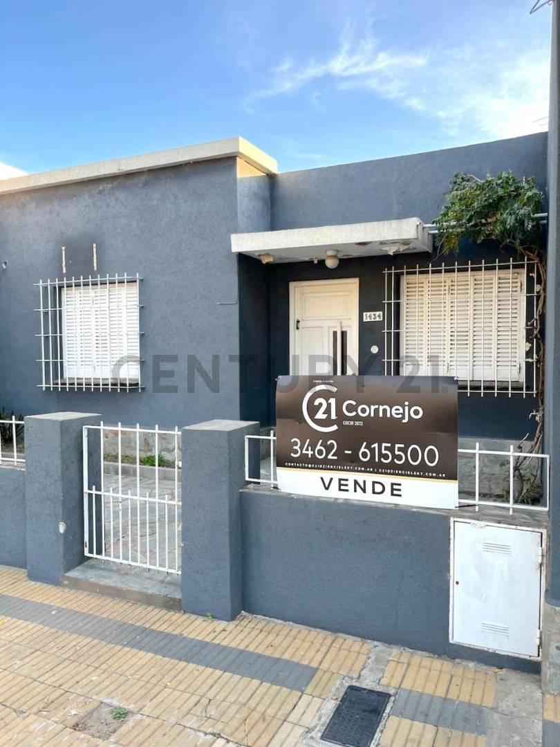 Foto de Casa de dos dormitorios, dos baños y patio con gran depósito. VENADO, imagen 1