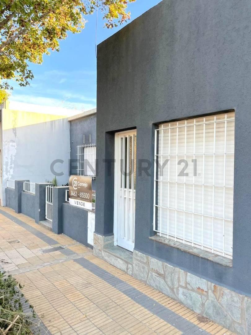 Foto de Casa de dos dormitorios, dos baños y patio con gran depósito. VENADO, imagen 2