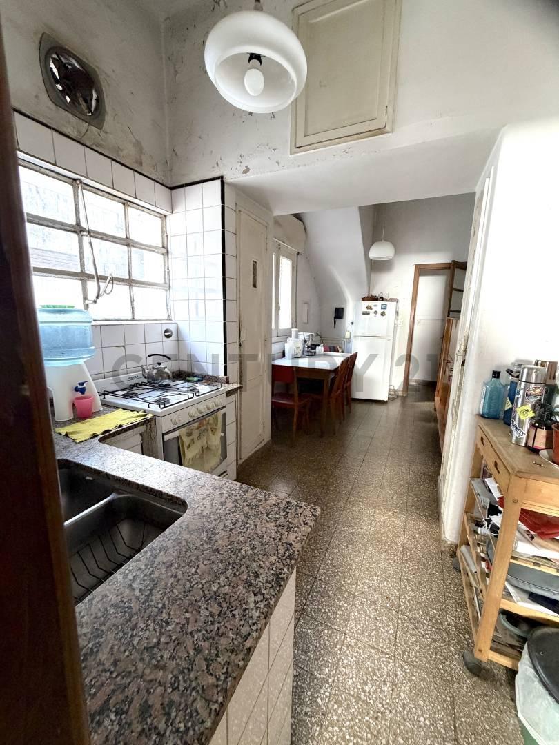 Foto de OPORTUNIDAD EN PLENO CENTRO DE VENADO TUERTO - CASA A RECICLAR CON LOTE, imagen 3