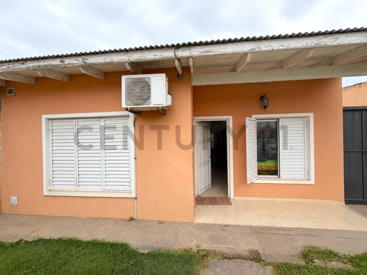 Foto de CASA DE 2 DORMITORIOS CON AMPLIO PATIO VERDE. VENADO TUERTO, imagen 1