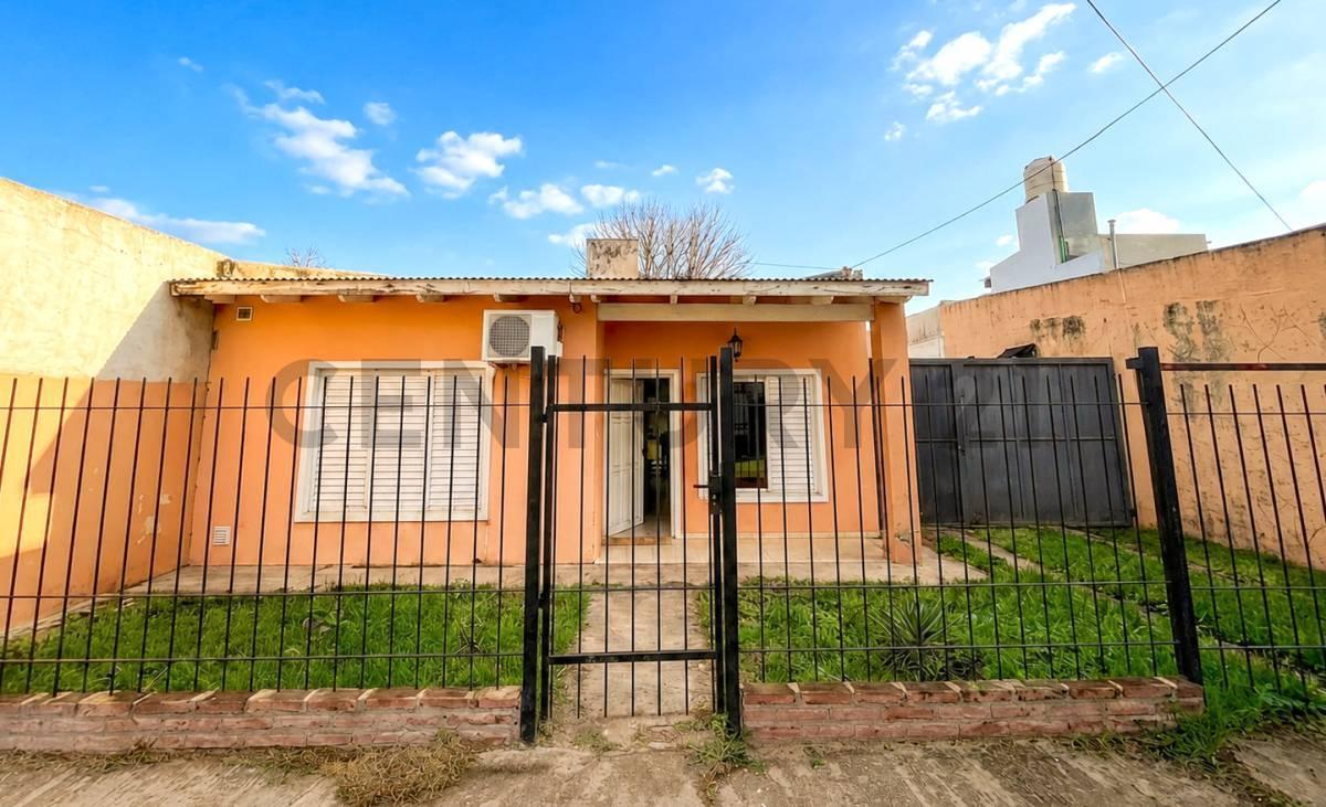 Foto de CASA DE 2 DORMITORIOS CON AMPLIO PATIO VERDE. VENADO TUERTO, imagen 2