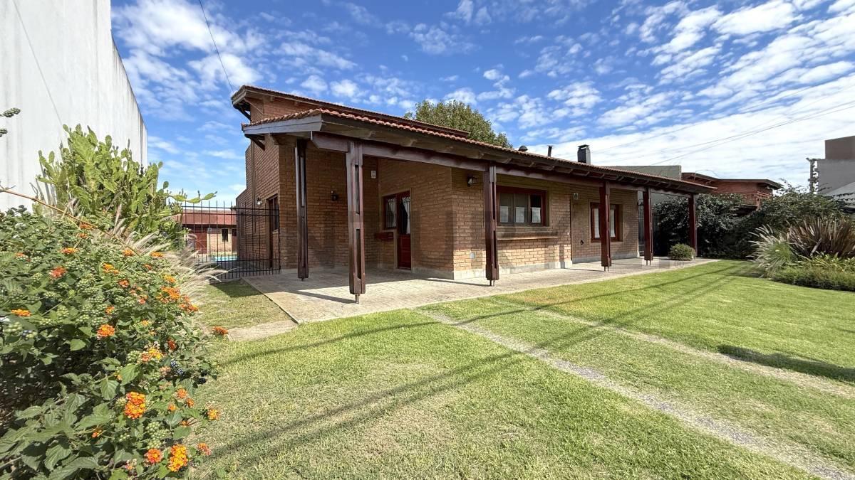 Foto de CASA PREMIUM, 3 HABITACIONES, PILETA Y QUINCHO. VENADO TUERTO, imagen 1