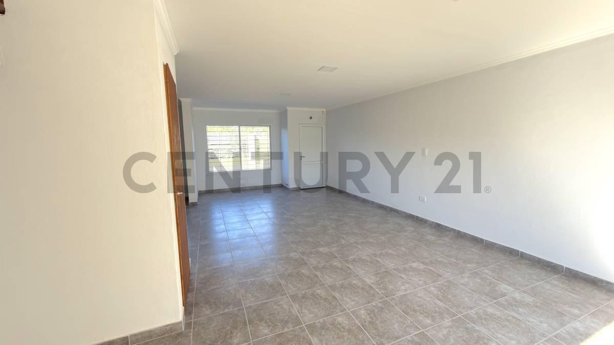 Foto de PH DE 2 DORMITORIOS Y 2 BAÑOS CON AMPLIO PATIO VERDE - VENADO TUERTO, imagen 2