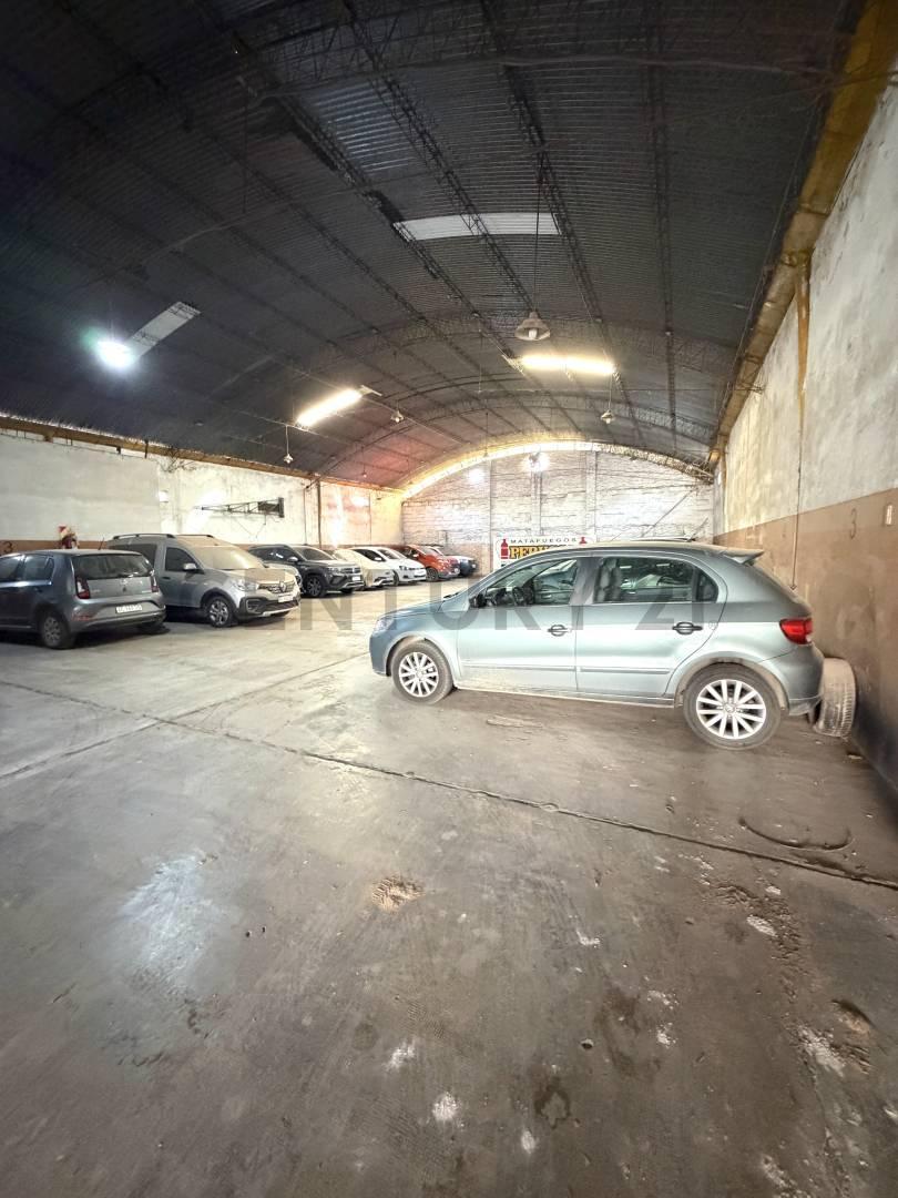 Foto de Local comercial con cocheras sobre gran lote - Zona Centro, imagen 3