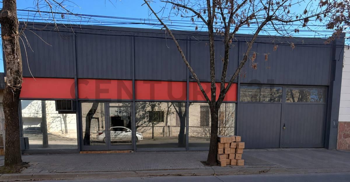 Foto de Local comercial con cocheras sobre gran lote - Zona Centro, imagen 5