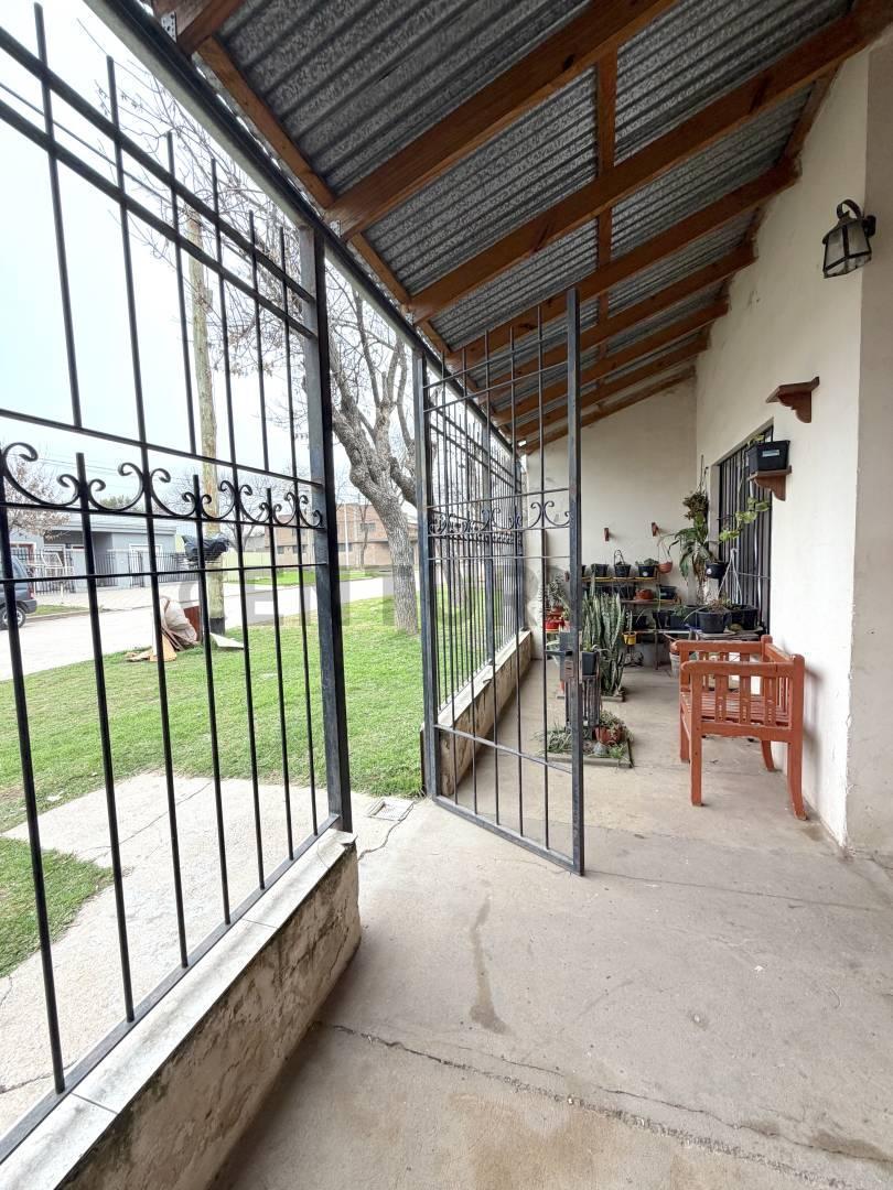 Foto de Casa de 2 dormitorios con patio, quincho y garage. VENADO TUERTO, imagen 4