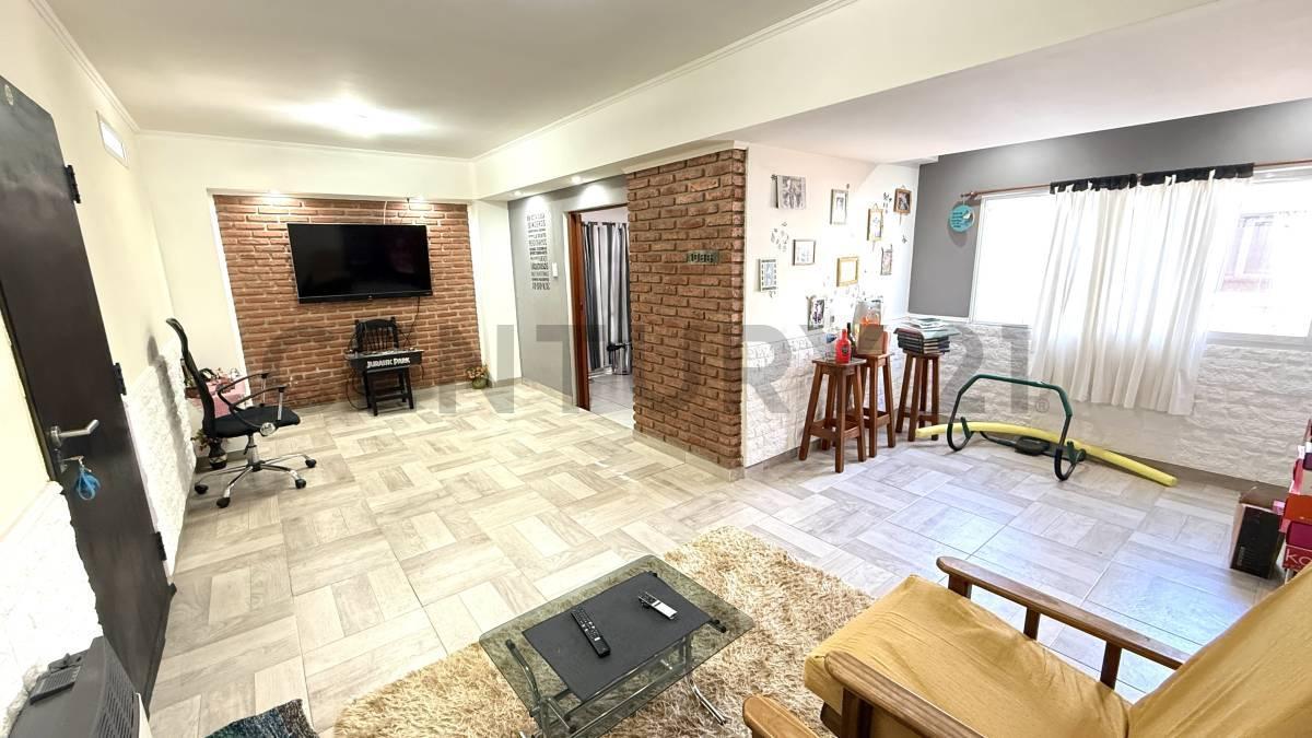 Foto de IMPECABLE CASA DE 3 DORMITORIOS EN B° BERNARDINO RIVADAVIA. VENADO, imagen 3