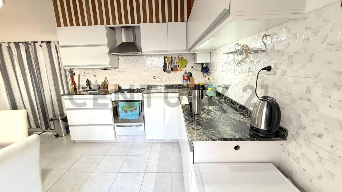 Foto de IMPECABLE CASA DE 3 DORMITORIOS EN B° BERNARDINO RIVADAVIA. VENADO, imagen 2