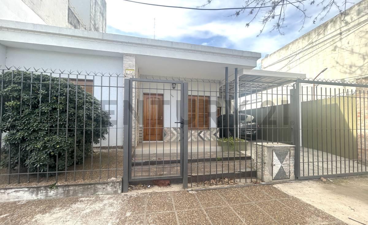 Foto de Casa de 3 Dormitorios a solo 4 cuadras del centro. VENADO TUERTO, imagen 1