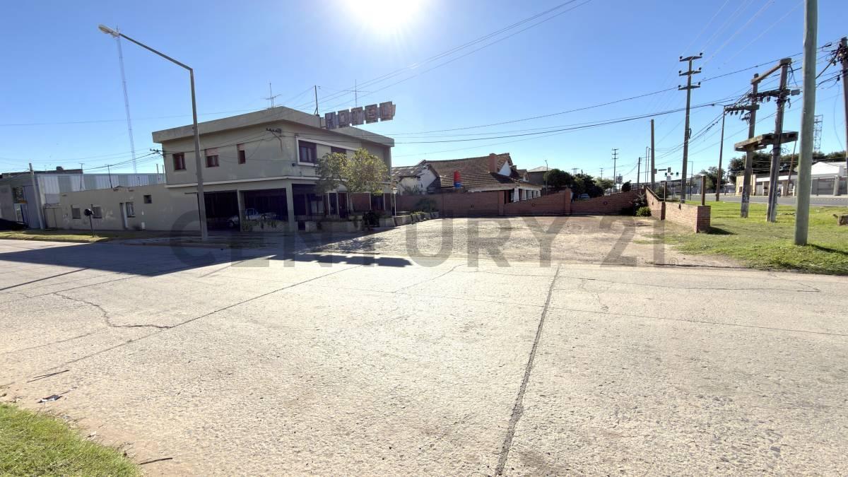 Foto de Hotel en venta. Ruta 8 en esquina estratégica + vivienda y potencial de, imagen 2
