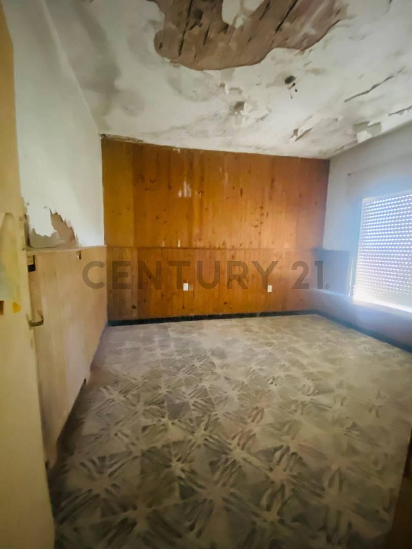 Foto de CASA A REMODELAR EN VENTA EXCELENTE UBICACIÓN - BERABEVÚ, imagen 3