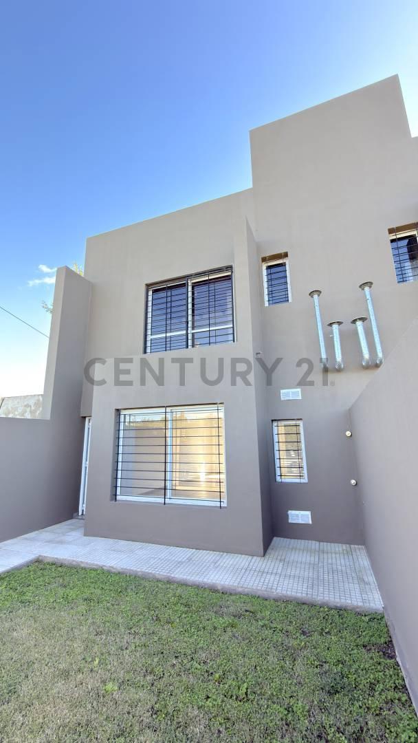 Foto de EXCELENTE PH DE 2 DORMITORIOS CON AMPLIO PATIO VERDE - VENADO TUERTO, imagen 5