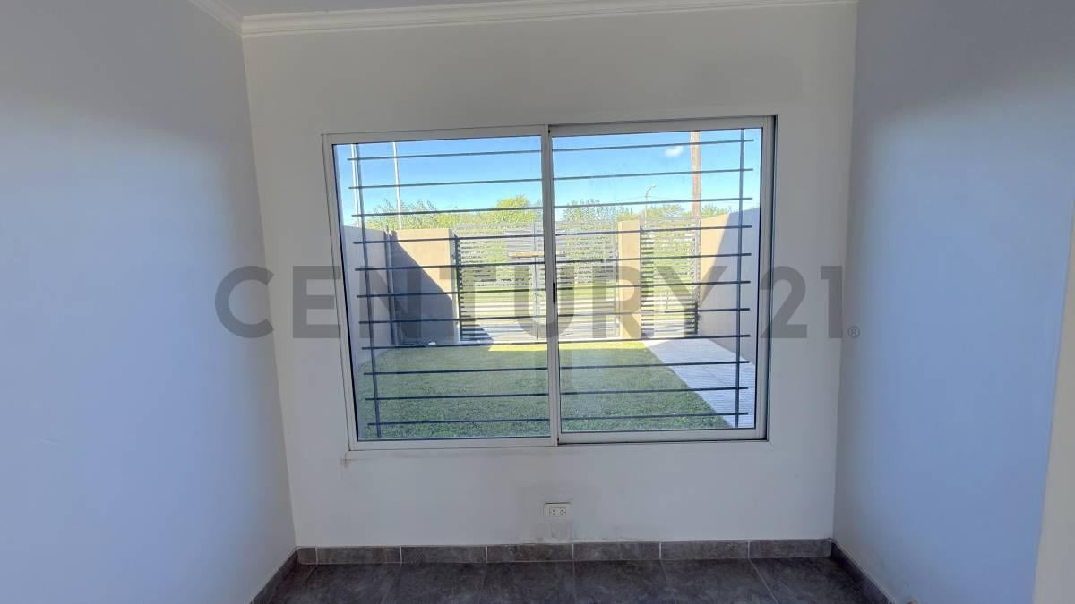 Foto de EXCELENTE PH DE 2 DORMITORIOS CON AMPLIO PATIO VERDE - VENADO TUERTO, imagen 3