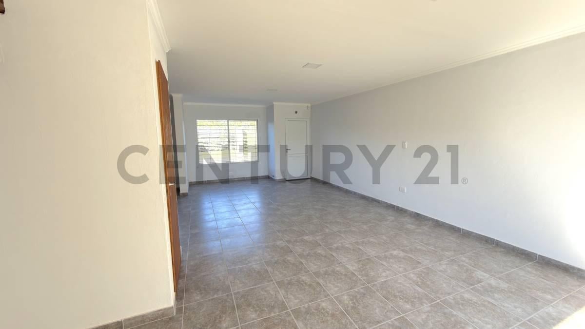 Foto de EXCELENTE PH DE 2 DORMITORIOS CON AMPLIO PATIO VERDE - VENADO TUERTO, imagen 4