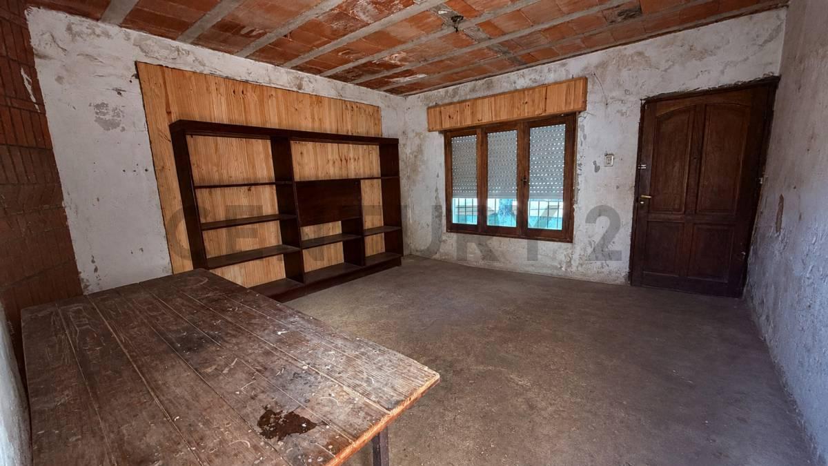Foto de OPORTUNIDAD | CASA A RECICLAR CON GRAN POTENCIAL - VENADO TUERTO, imagen 5
