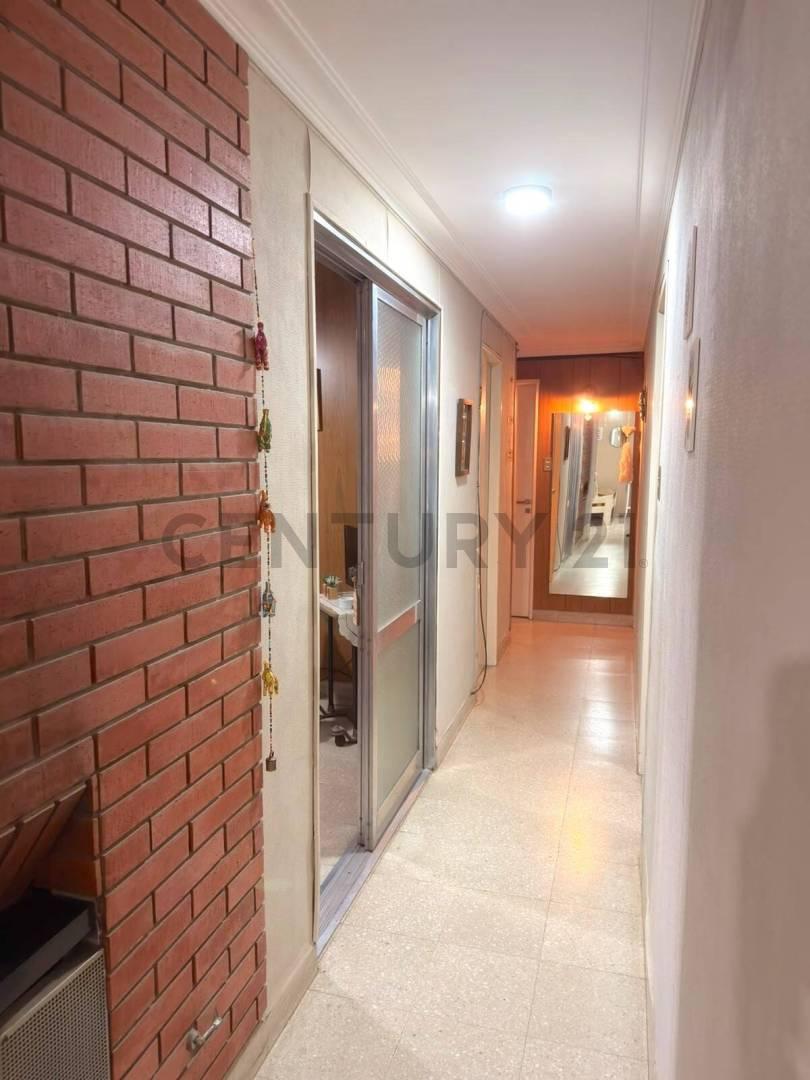 Foto de AMPLIO DEPARTAMENTO DE 3 DORMITORIOS EN PLENO CENTRO - VENADO TUERTO, imagen 2