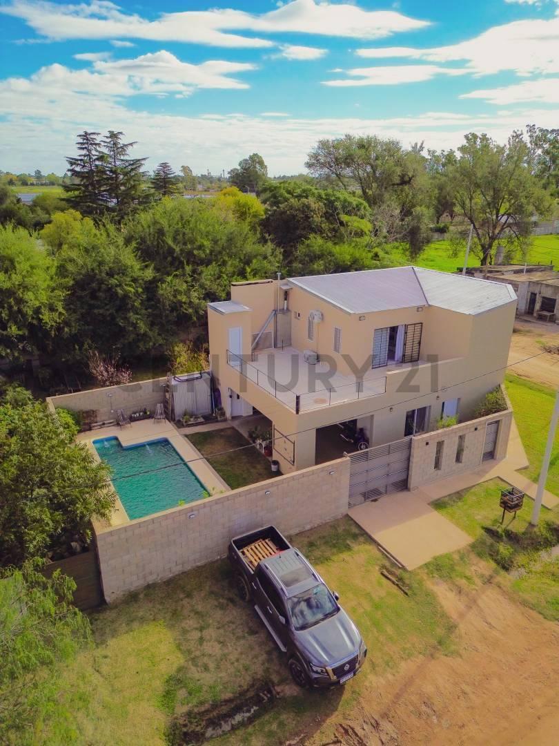 Foto de Casa moderna de 3 habitaciones con pileta. VENADO TUERTO, imagen 1