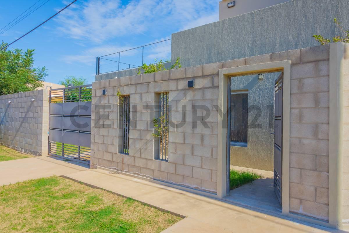 Foto de Casa moderna de 3 habitaciones con pileta. VENADO TUERTO, imagen 2