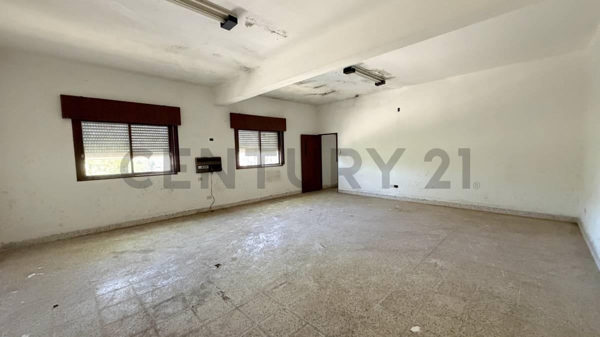Foto de IMPORTANTE SALON COMERCIAL - VENADO TUERTO, imagen 2