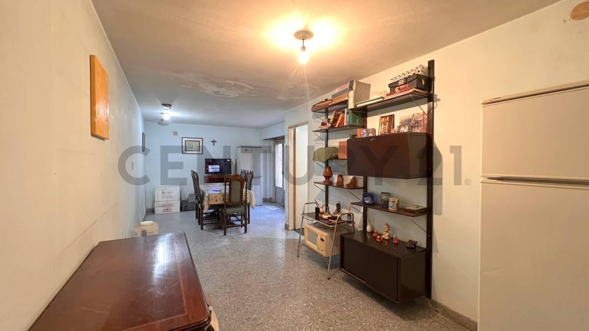 Foto de DOS DEPARTAMENTOS EN PLANTA ALTA CON INGRESO POR ESCALERAS-IDEAL, imagen 4