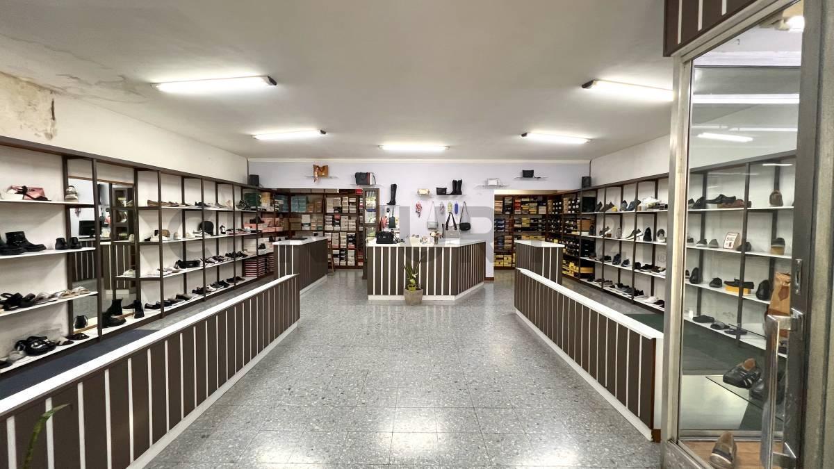 Foto de Tu marca merece este lugar: VENTA DE LOCAL COMERCIAL EN EL CENTRO DE, imagen 4