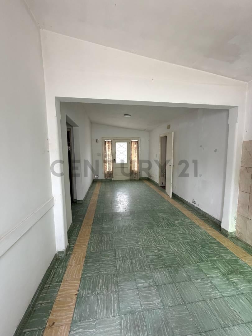 Foto de Casa 2 dormitorios - 5 ambientes - Con potencial de renovación. VENADO, imagen 4