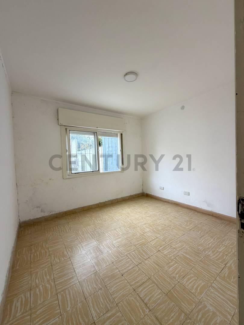 Foto de Casa 2 dormitorios - 5 ambientes - Con potencial de renovación. VENADO, imagen 3
