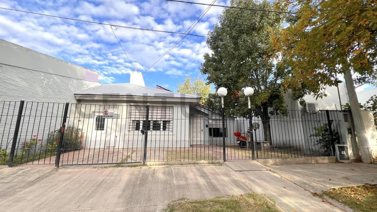 Foto de Casa de 4 habitaciones con patio y parrillero. VENADO TUERTO., imagen 1