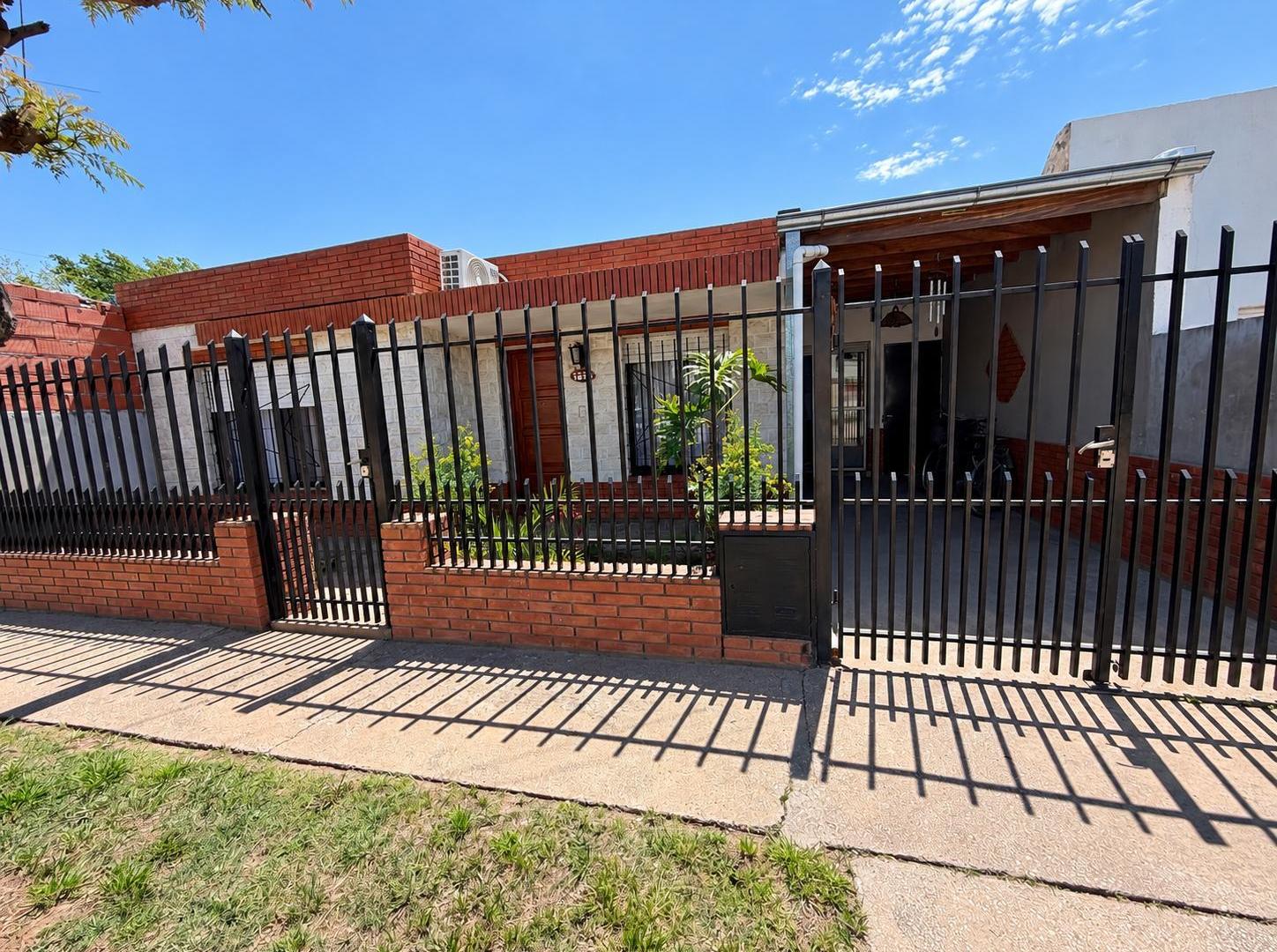 Foto de Casa de estilo tradicional 2 dormitorios con patio en Venado Tuerto, imagen 3