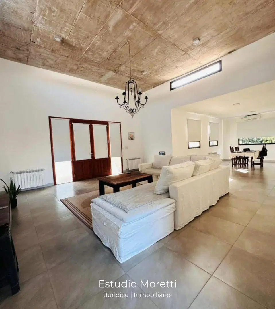 CASA DE CATEGORIA EN COUNTRY RIVERSIDE 8