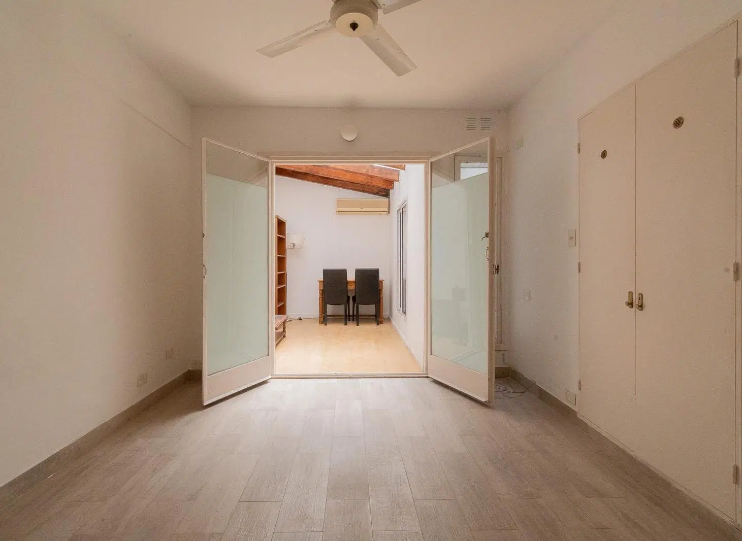 Hermoso monoambiente con patio cerrado! Apto Profesional y Bajas Expensas! Bulnes 1950! 5
